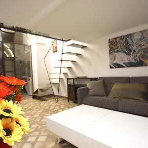 Monti House Aparthotel
